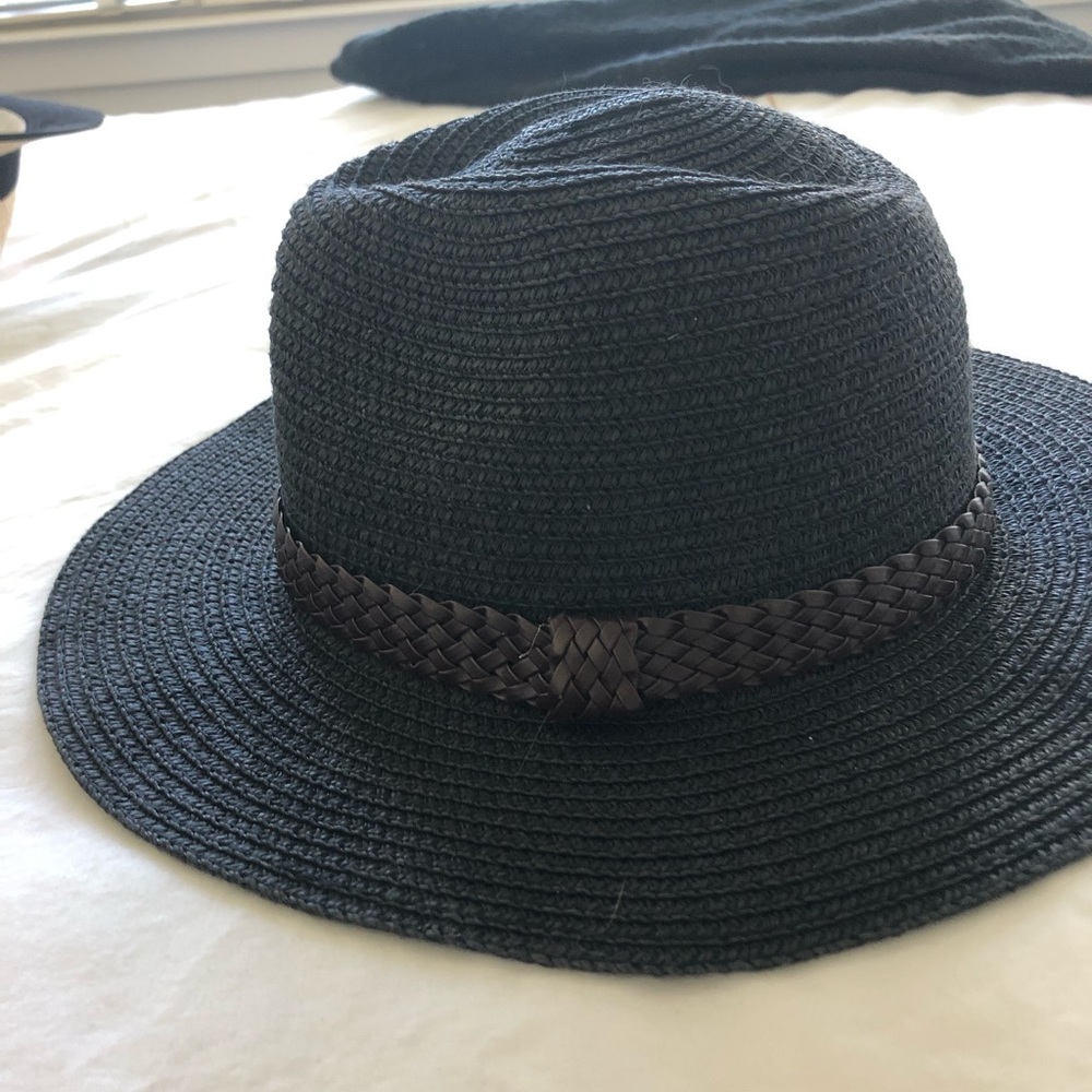 BLACK HAT 👒 - Picture 3 of 3